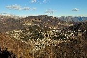 57 Vista verso l'altopiano e i suoi monti